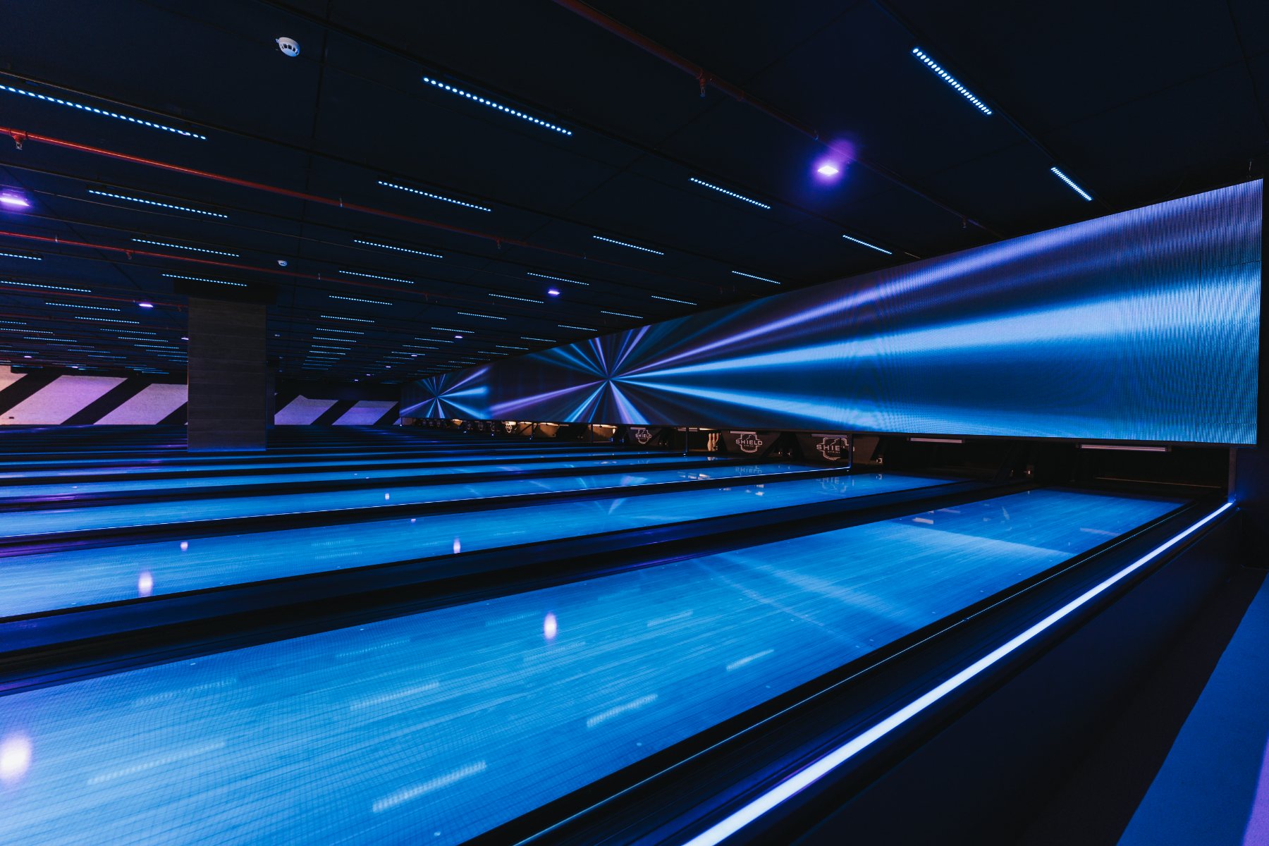 Light every lane edge.